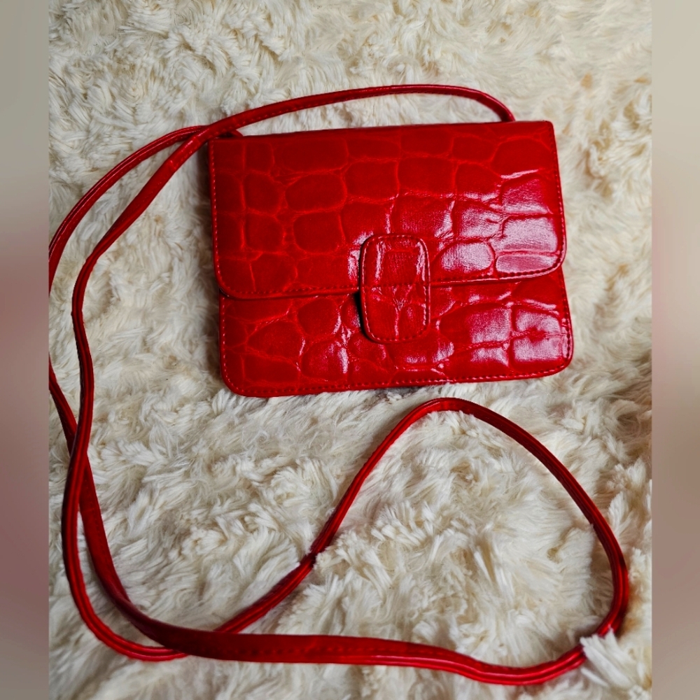 Vintage Red Croc-Embossed Crossbody Bag